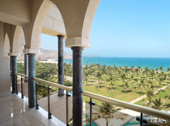 0024_Hotel Al Bustan Palace_ Ritz-Carlton_Oman_Schoene Aussichten Touristik_Executive Suite Balcony